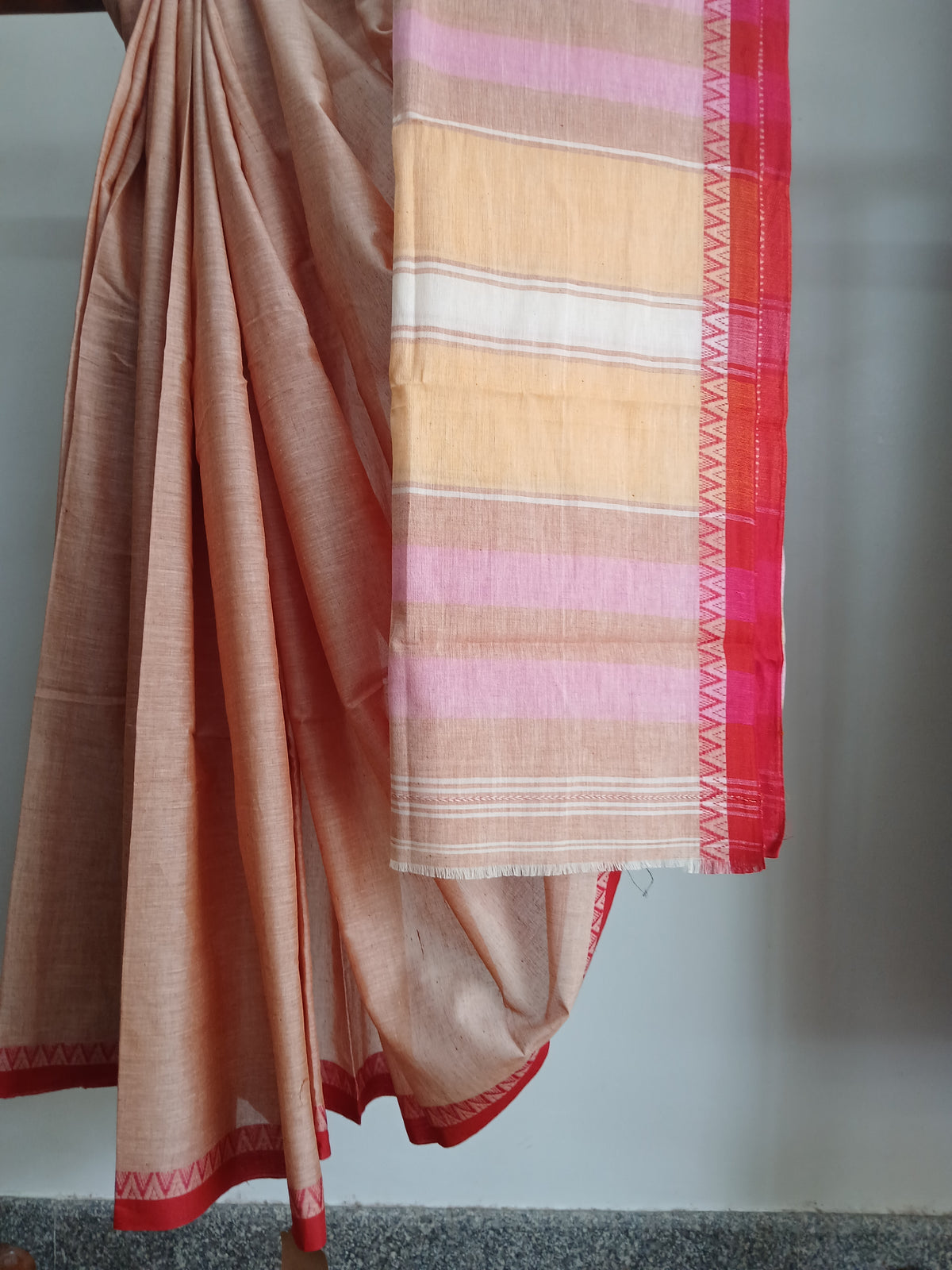Saree aus Khadi-Baumwolle mit Tempelbordüre