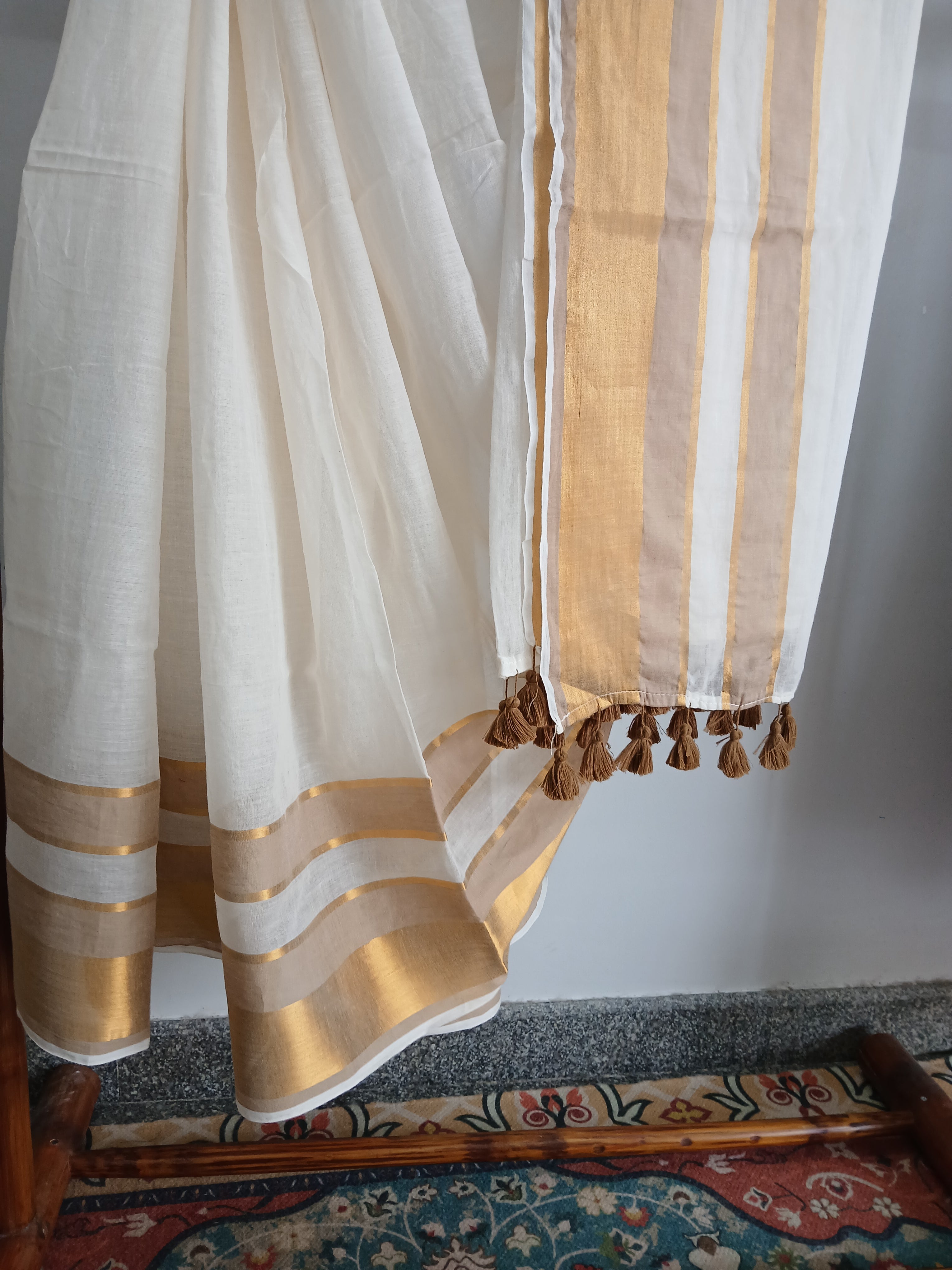 Sari en coton Mul blanc avec bordure en zari doré